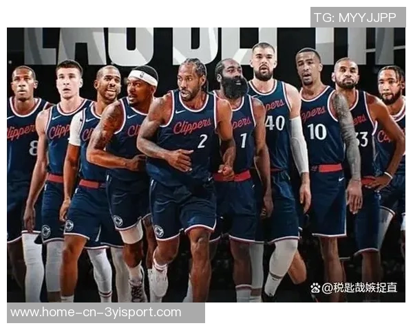 快船训练营首日盛况：灯泡组合同框小卡与比尔携手出击