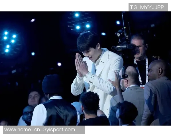 小杨将演唱会前夕媒体人揭秘开拓者休息日与新秀整蛊活动