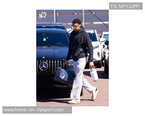 季前赛迎战湖人太阳队晒出布克马威帅气登机照引发关注 季前赛迎战湖人太阳队晒出布克马威帅气登机照引发关注