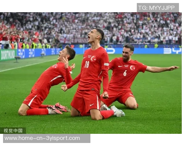 恭贺居莱尔与伊尔迪兹荣获土耳其足球推广奖的辉煌成就 恭贺居莱尔与伊尔迪兹荣获土耳其足球推广奖的辉煌成就