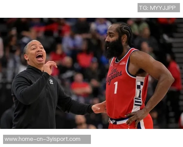 快船关键时刻小范指挥战术泰伦卢在场边无奈围观愤怒表情引热议 快船关键时刻小范指挥战术泰伦卢在场边无奈围观愤怒表情引热议